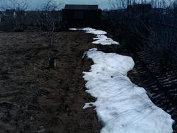 24 апреля. В огородах ещё лежит местами снег...
